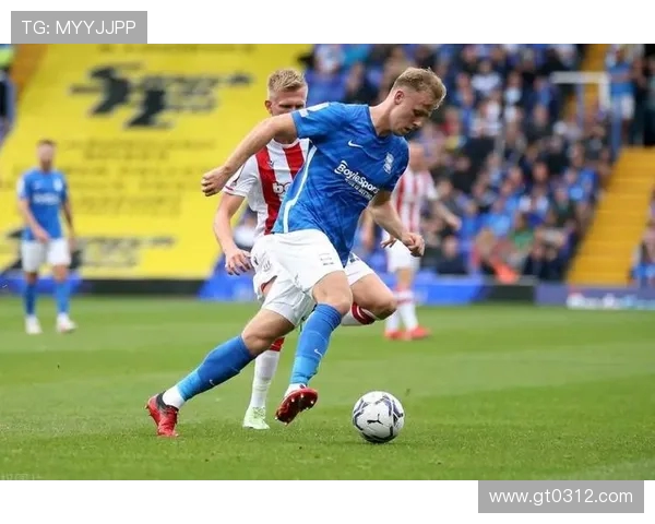 剑桥联队迎战科尔切斯队期待精彩对决与激烈竞争 剑桥联队迎战科尔切斯队期待精彩对决与激烈竞争