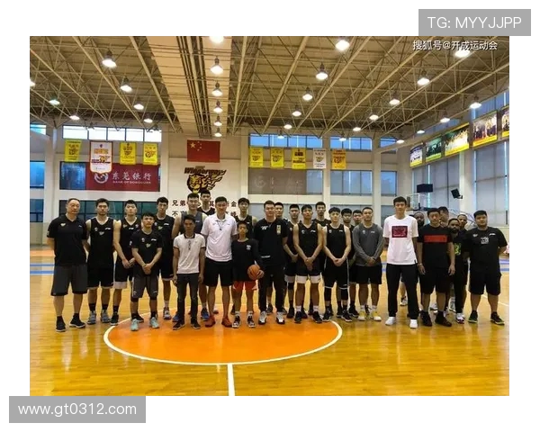 徐杰：从青涩少年到篮球场上的闪耀明星之路