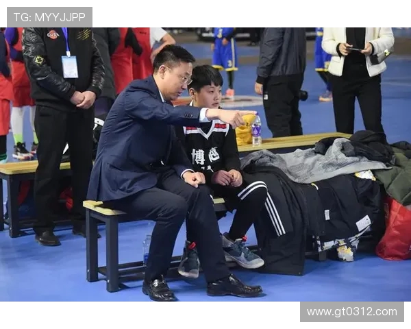 南京篮球队的默契配合揭秘:从战术到团队精神的深度剖析 南京篮球队的默契配合揭秘:从战术到团队精神的深度剖析