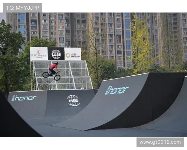 成都与重庆极限运动队速度对决赛后分析与精彩回顾